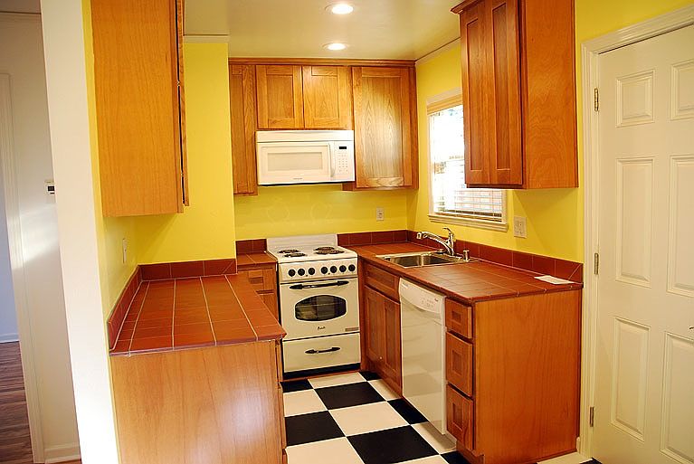2nd image of 3428 Y St