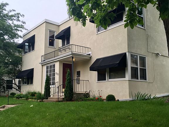 Condo has Walk Score of 96 and Bike Score of 97!