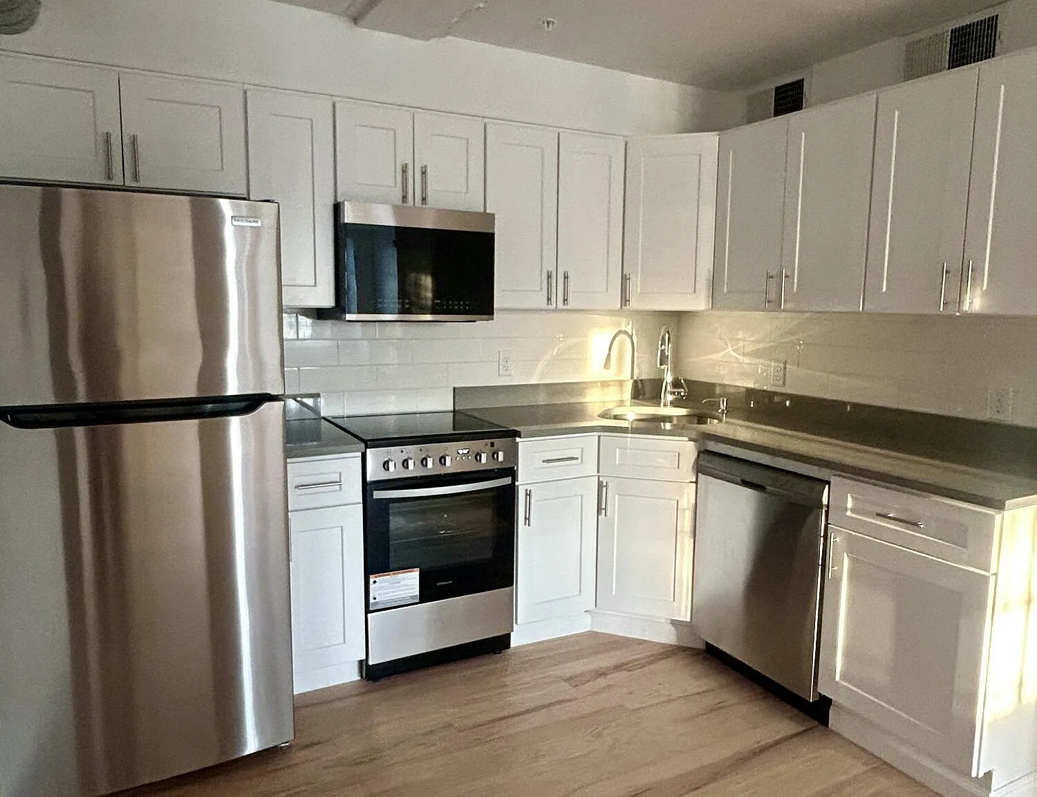 1 bed, 808 sqft, $1,750 — Photo 2