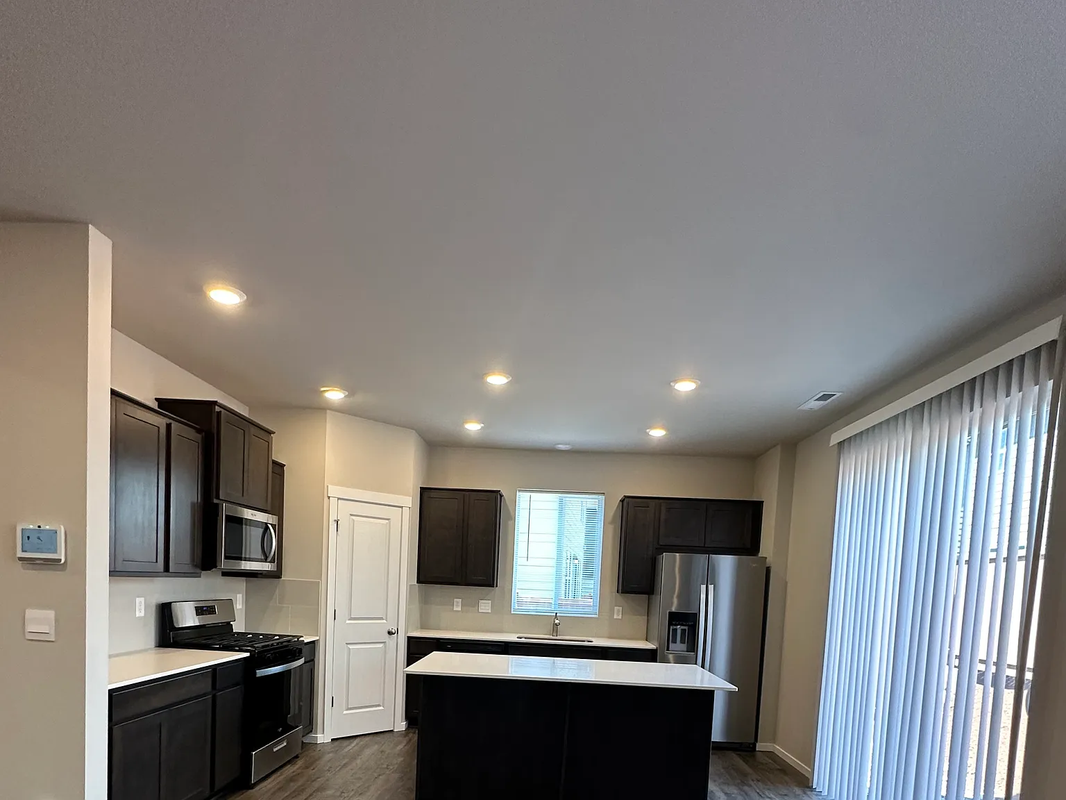5 bed, 2595 sqft, $3,395 — Photo 2