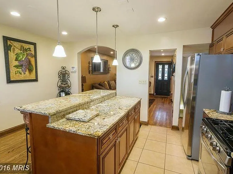 1740 Lang Pl NE — Photo 3