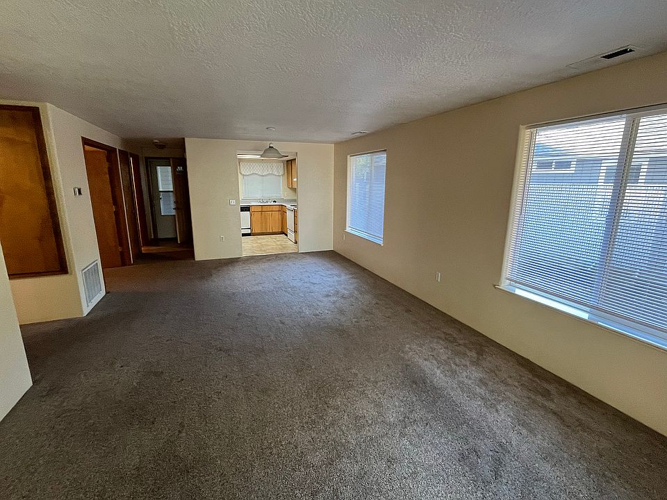 2nd image of 891 Columbine Way #891