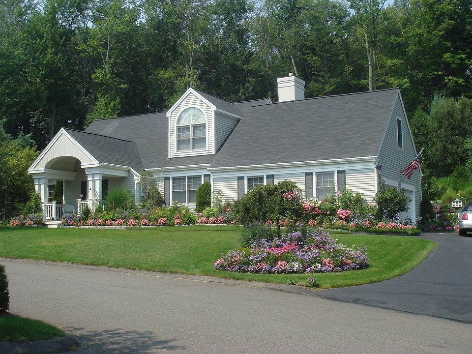 STEEPLECHASE Sought after 1st floor BR 