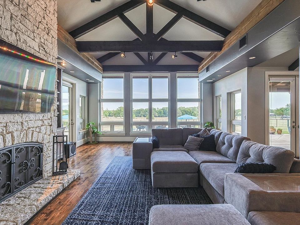 1st image of 445 Orchid Hill Ln