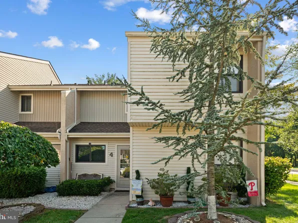 4 Tulip Ct, Mount Laurel, NJ 08054