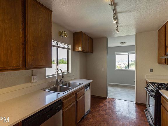 3rd image of 1304 Stanley Ave APT 12