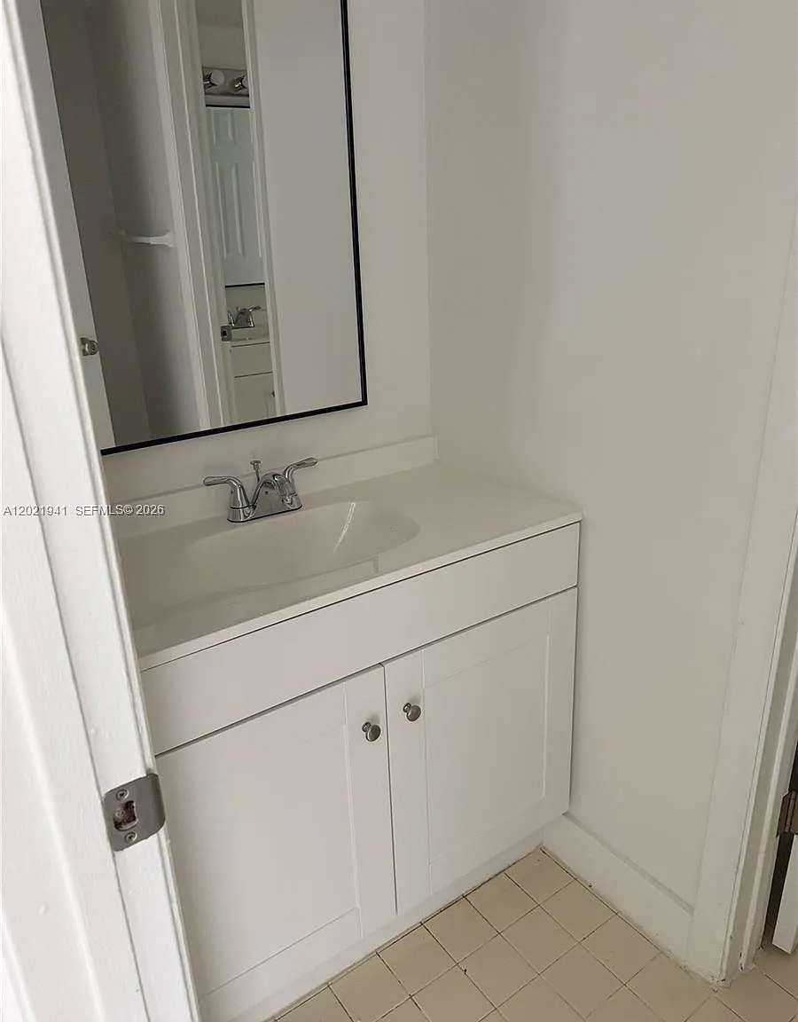 Lakeshore Condo 3 — Photo 3