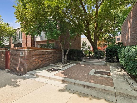 2nd image of 1926 N Larrabee St