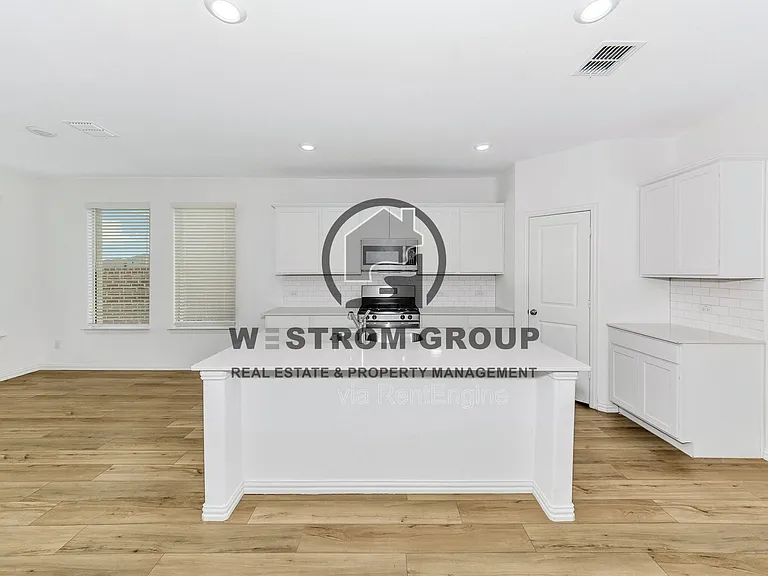 2600 Starwater Dr — Photo 6