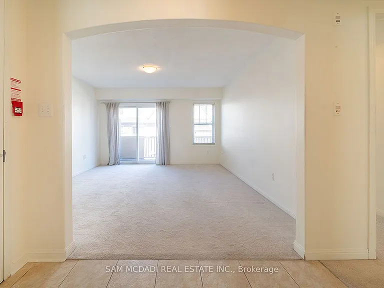 639 Dundas St W #2 — Photo 6
