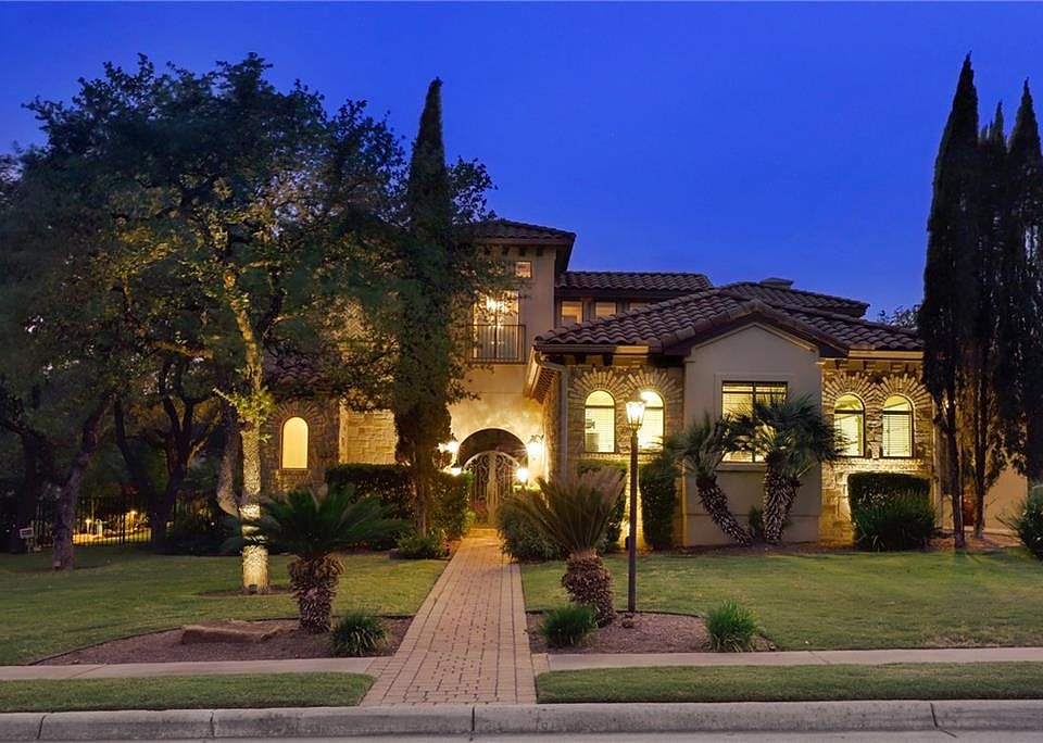 2nd image of 611 Golden Bear Dr