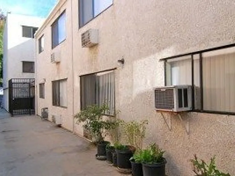 7320 Hazeltine Avenue (5295) — Photo 11