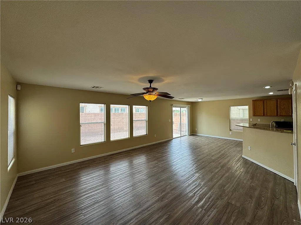 3 bed, 2.5 bath, 1615 sqft, $1,900 — Photo 4