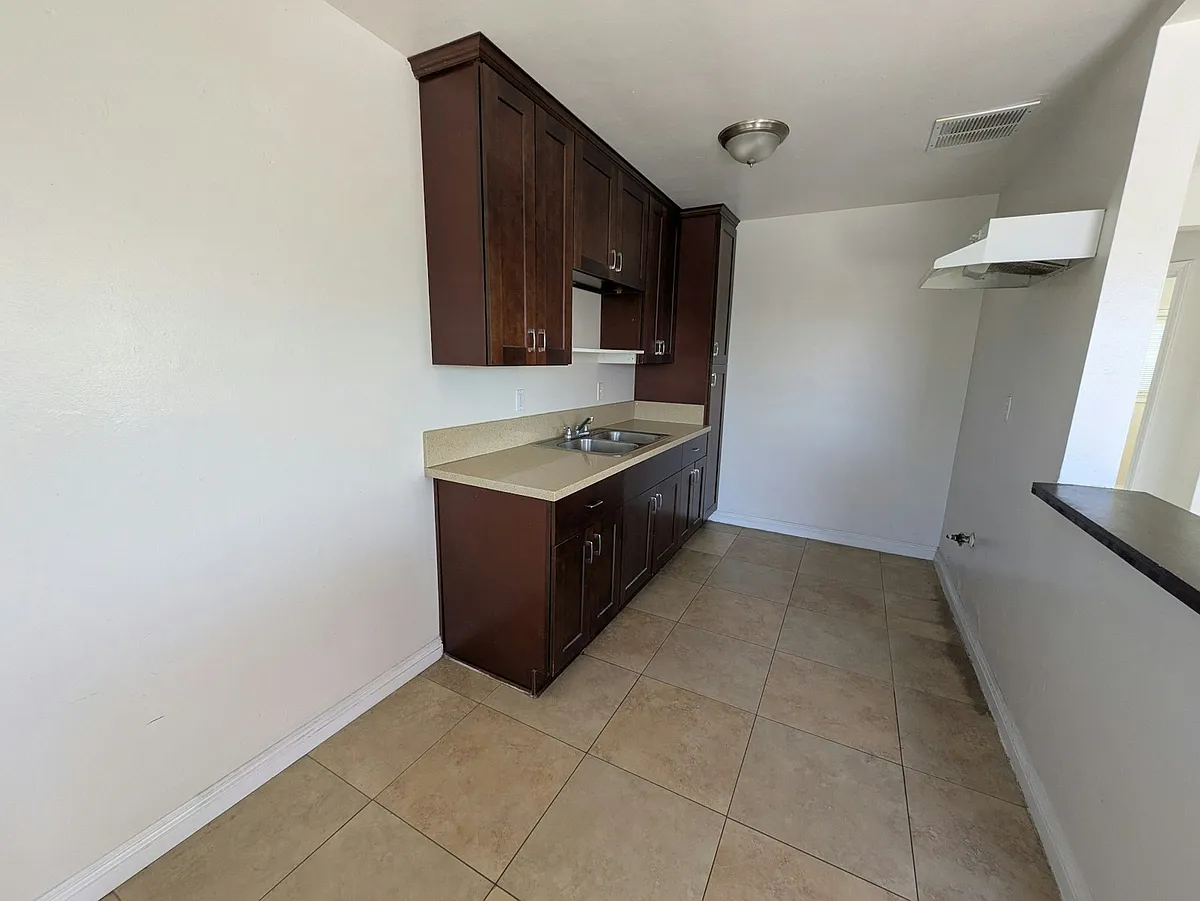 Kitchen - 1056 Wallgreen St #1056 WALLGREEN ST