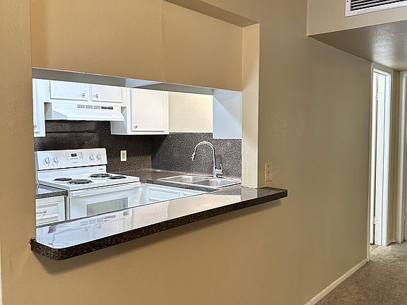 4th image of 1016 E Walker St #5