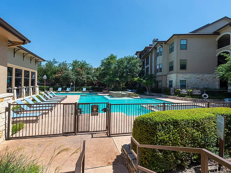 Vista Ridge Apartment Homes — Photo 15