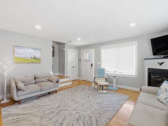 2nd image of 3 Bernard Ln #3
