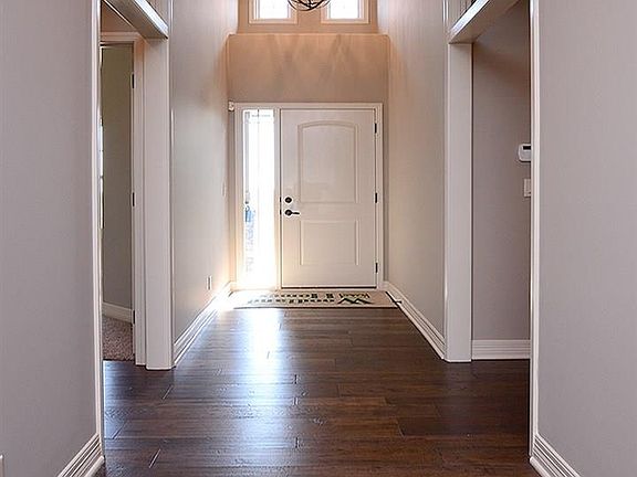 4th image of 914 S 185th St