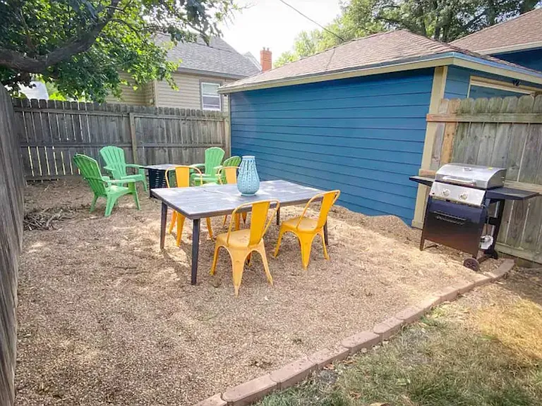 1300 Sumner St — Photo 17