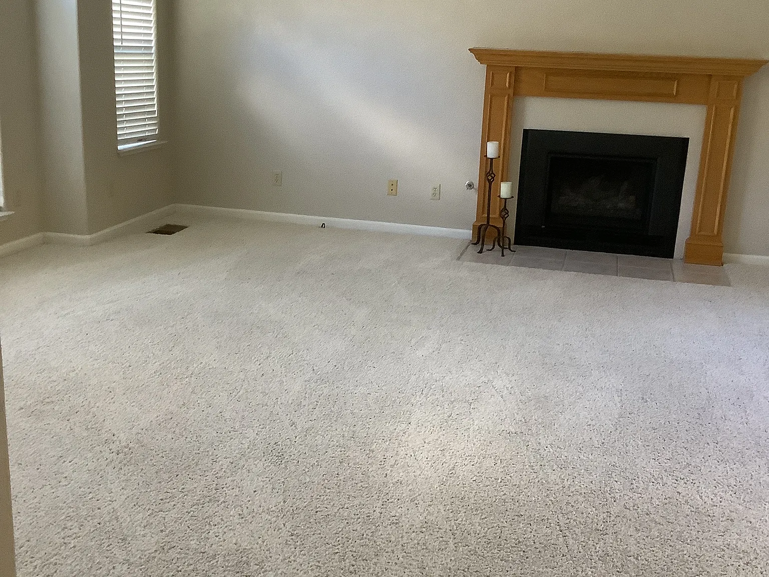 3 bed, 2.5 bath, 2128 sqft, $2,500 — Photo 2