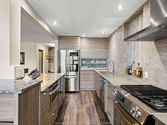 5th image of 2175 Wyandotte St #313