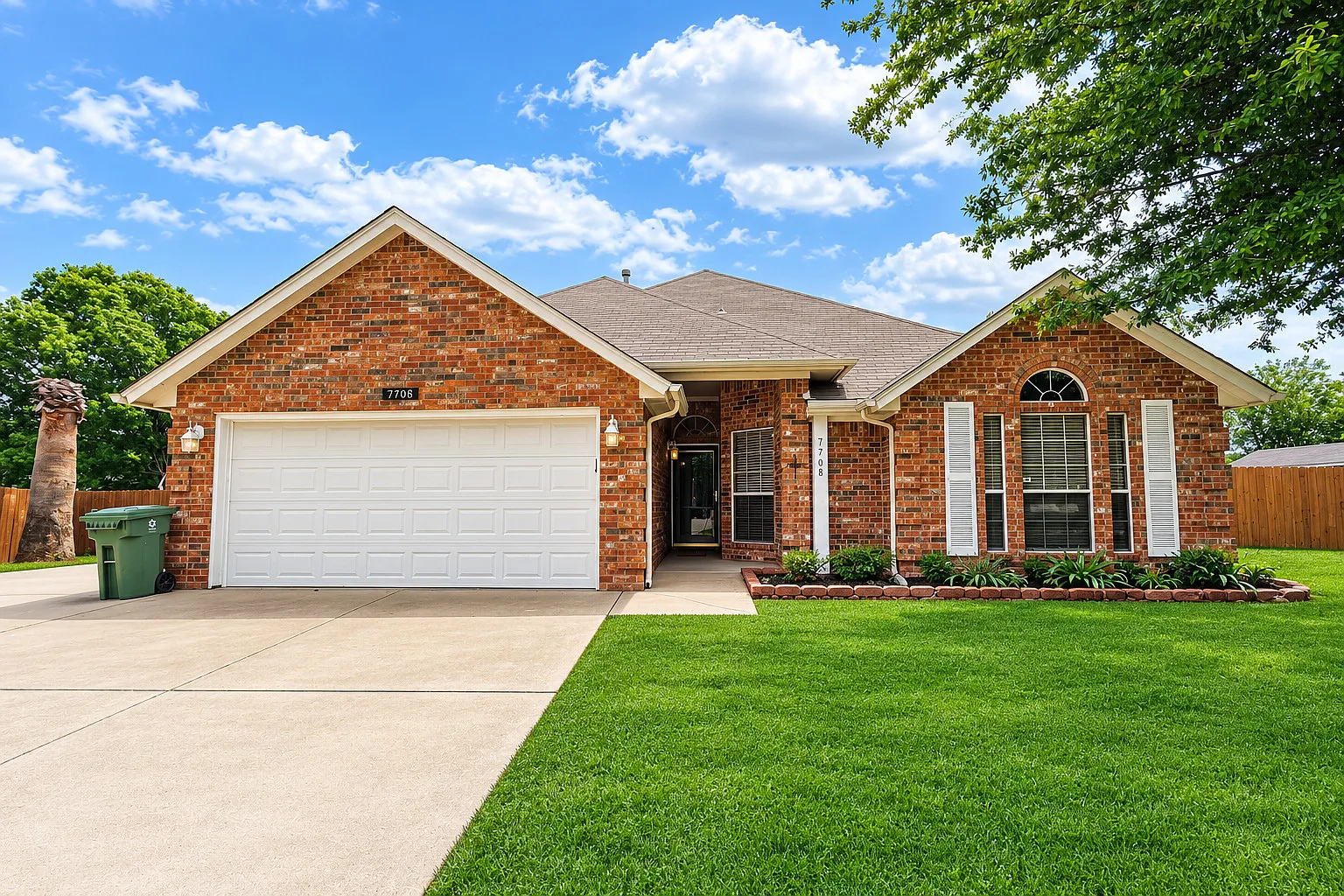 3 bed, 2108 sqft, $2,485 — Photo 2