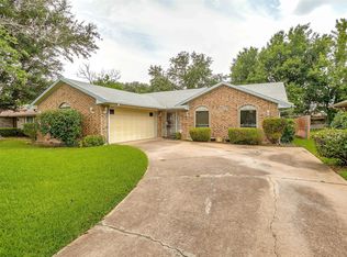 6920 Loma Vista Dr, Fort Worth, TX 76133