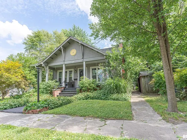 314 E 5th St, Flora, IL 62839