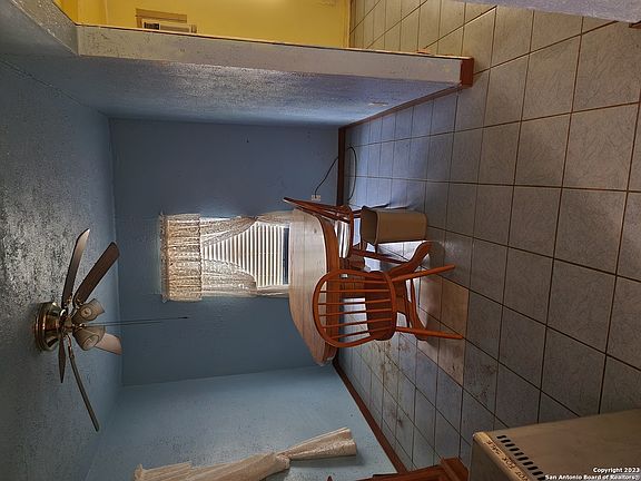 3rd image of 1118 W BAETZ BLVD
