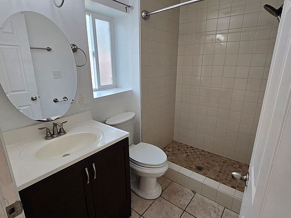 5th image of 315 E Zuni Dr