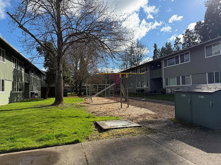 1710 Arthur St — Photo 25