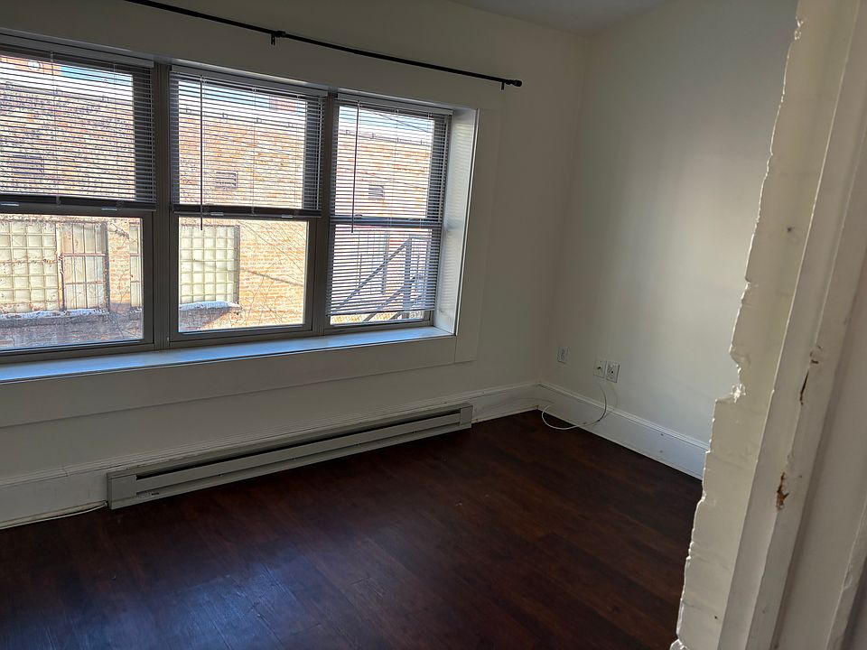 2nd image of 9 Caroline St Unit 2