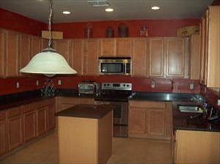 2nd image of 1070 E Saddleback Pl