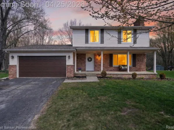 8303 Belle Bluff Dr, Grand Blanc, MI 48439
