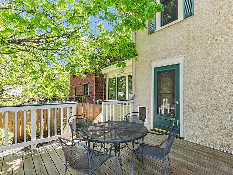 702 W Indiana Ave — Photo 37