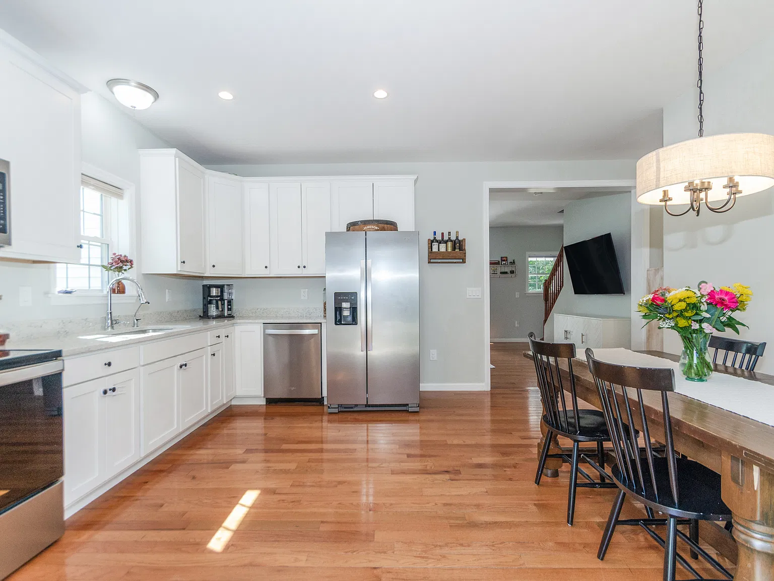 2 bed, 1.5 bath, 1320 sqft, $2,800 — Photo 3