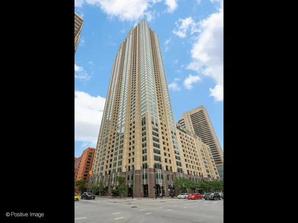 33 W Ontario St APT 58E, Chicago, IL 60654