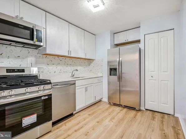 1836 Metzerott Rd APT 419, Hyattsville, MD 20783