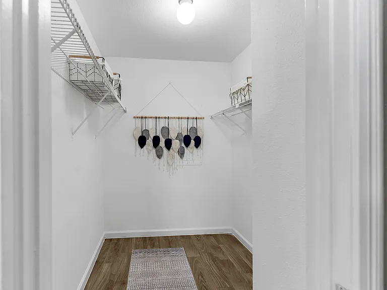 Sonoma Apartments — Photo 11