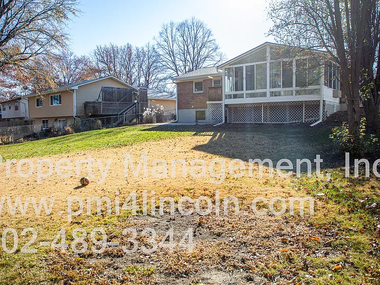 8030 N Hazelwood Dr — Photo 3