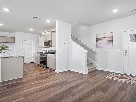 5th image of 590 Sanctuary Dr