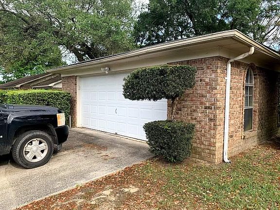 2nd image of 5860 Somerset Dr