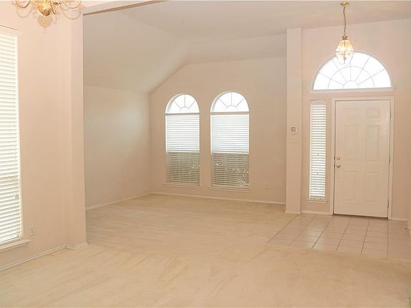 4th image of 202 E Lynn Creek Dr