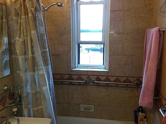 4th image of 309 W 104th St APT 8A