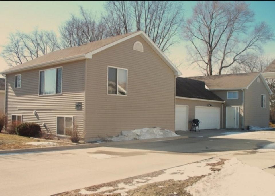 1st image of 3313 Emerald Dr