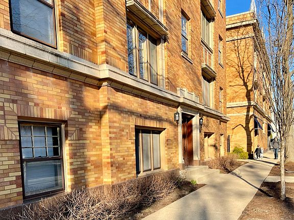 2nd image of 810 Pleasant St APT 1C