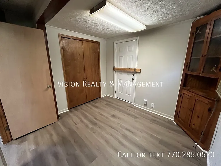 802 Williams St — Photo 5