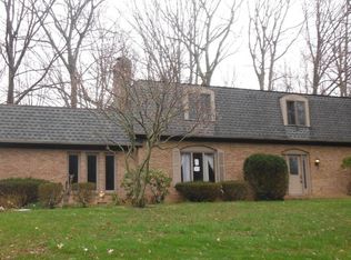 1415 Sugar Knoll Dr, Akron, OH 44333