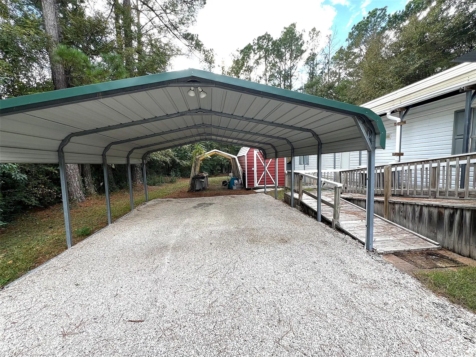 3 bed, 1.0 bath, 840 sqft, $900 — Photo 3