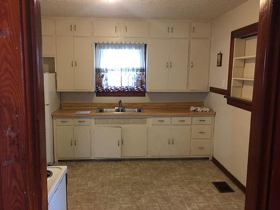 5th image of 606 S Lynn St